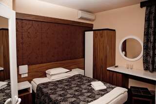 Отель Hotel Serdica Силистра Двухместный номер с 1 кроватью или 2 отдельными кроватями-4