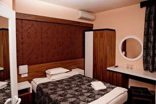 Отель Hotel Serdica Силистра Двухместный номер с 1 кроватью или 2 отдельными кроватями-6